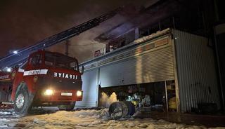 Hırdavat dükkanı alev topuna döndü, ekipler seferber oldu