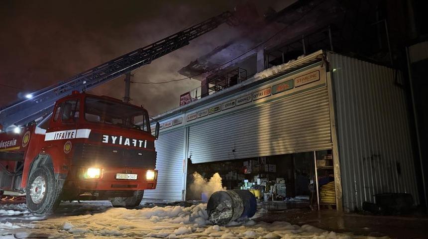 Hırdavat dükkanı alev topuna döndü, ekipler seferber oldu