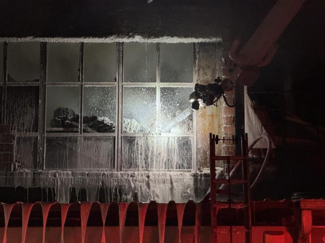 Hırdavat dükkanı alev topuna döndü, ekipler seferber oldu 2