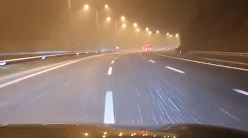 TEM&rsquo;in Bolu ge&ccedil;işinde tipi şeklinde kar yağışı