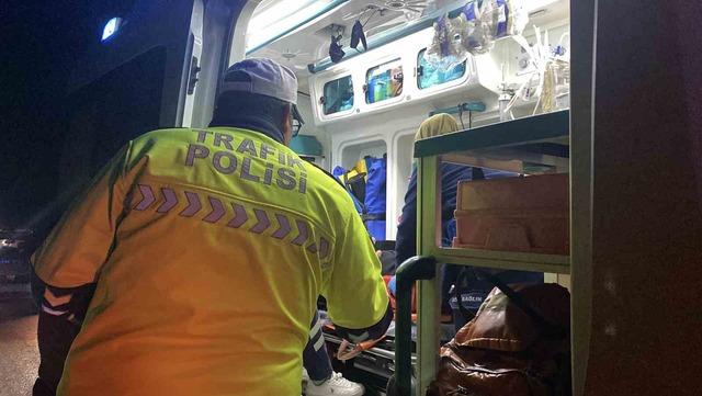 Çorum’da refüje çarpan otomobil yan yattı: 1’i bebek, 3 yaralı 3