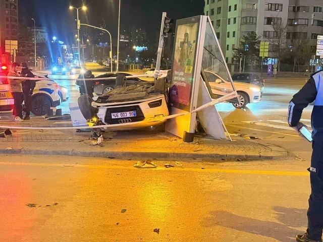 Ankara&rsquo;da ara&ccedil;la motosiklet &ccedil;arpıştı: 4 yaralı 1