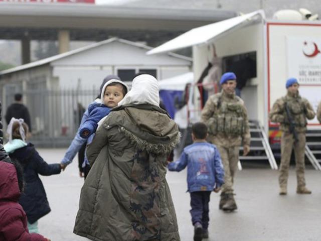 T&uuml;rkiye harekete ge&ccedil;ti! 1 Ocak'tan itibaren Suriyelilere paralı olacak