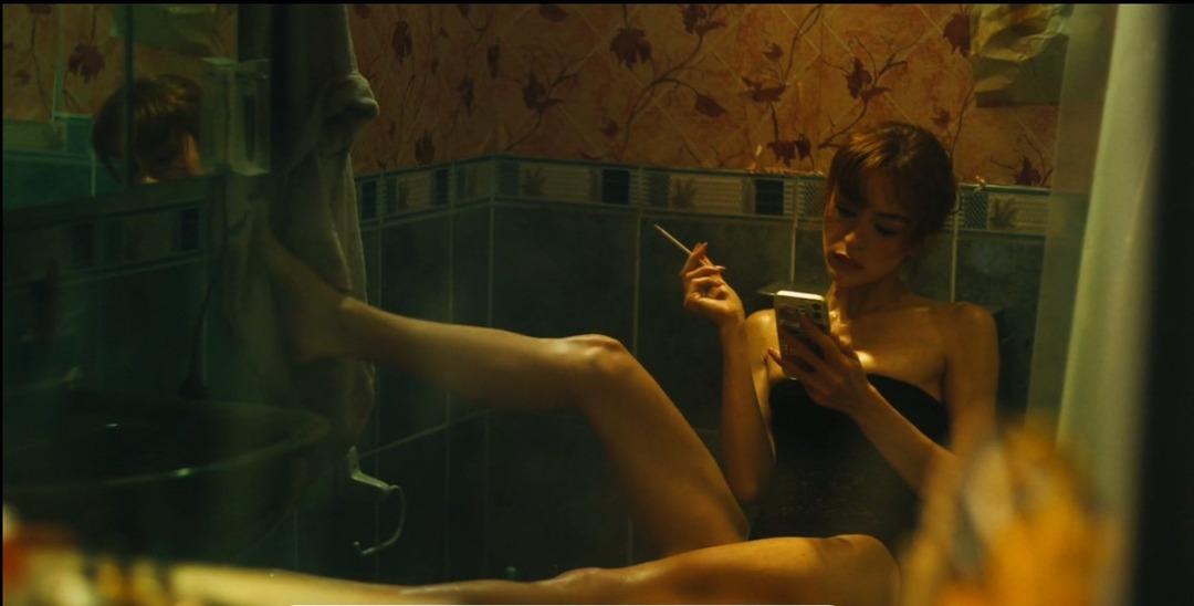 HBO dizisi Jasmine 1. bölüm gündemde! Asena Keskinci nin o hallerine eleştiri yağdı 1