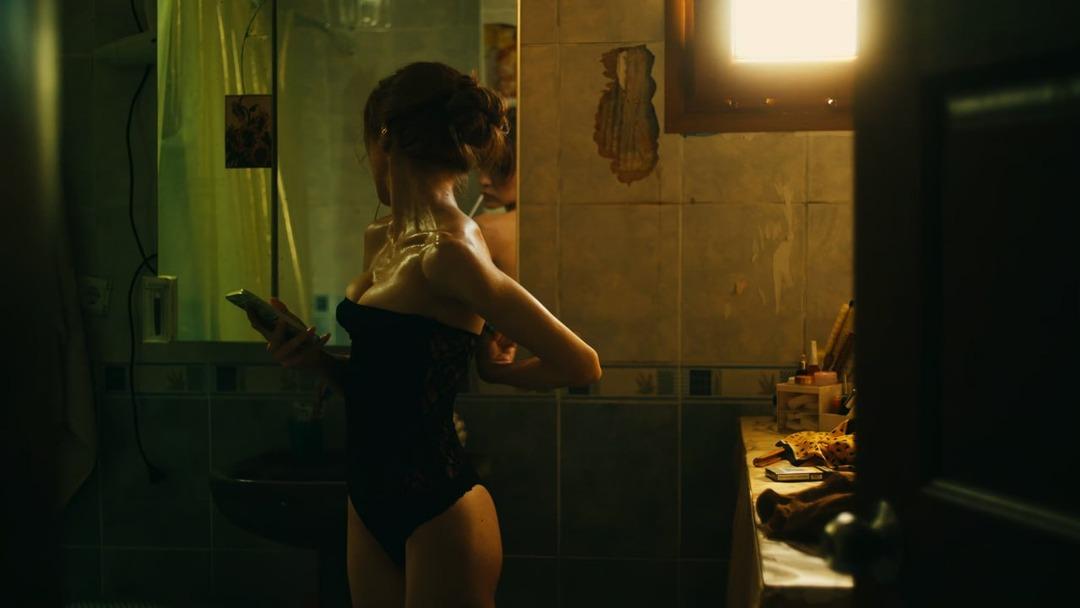 HBO dizisi Jasmine 1. bölüm gündemde! Asena Keskinci nin o hallerine eleştiri yağdı 2