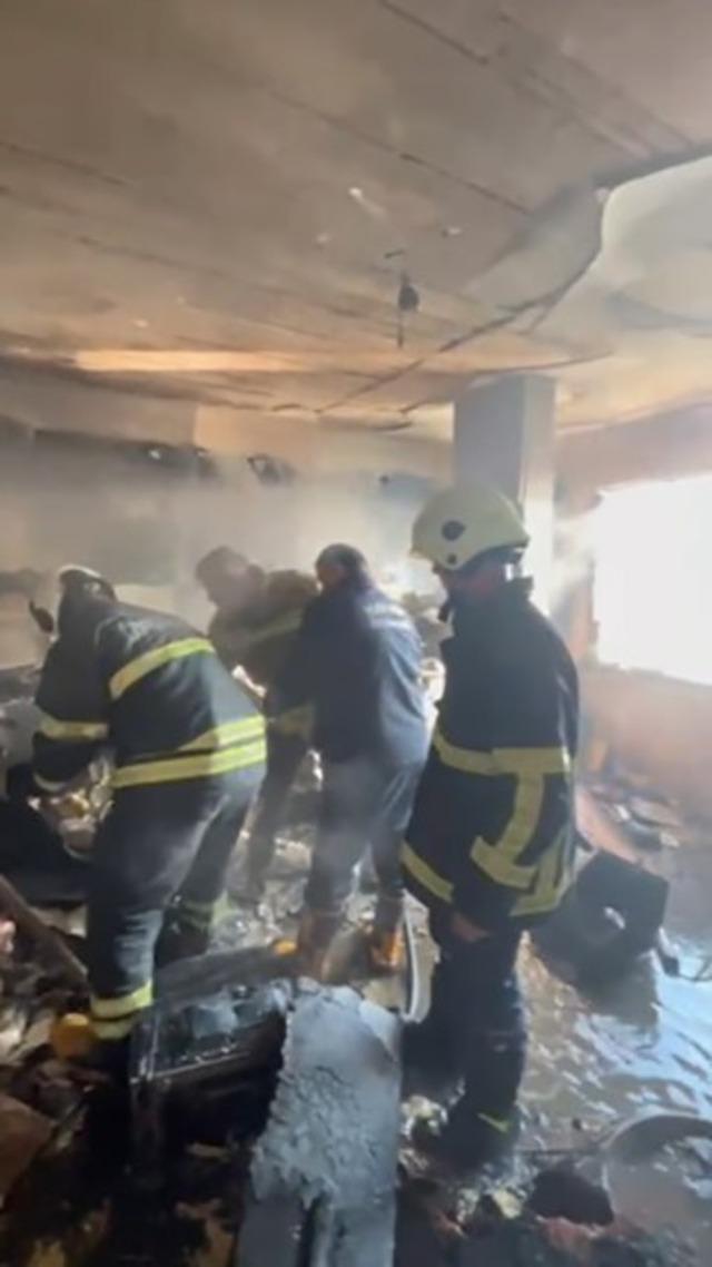 Ailecek gezmeye gitmişlerdi, eve geldiklerinde kullanılacak eşya kalmayan mutfakla karşılaştılar 4