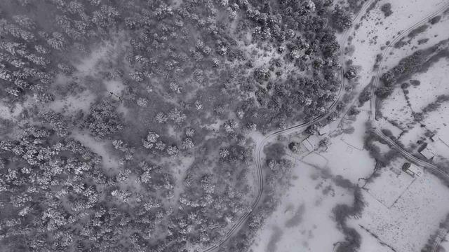 G&uuml;m&uuml;şhane beyaz gelinliğini giydi 5