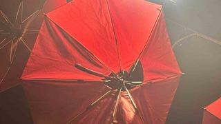 Elektrik kaçağı şemsiyeyi yaktı