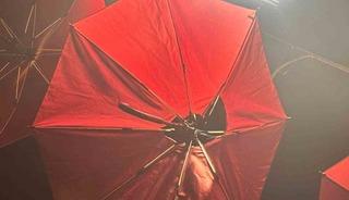 Elektrik kaçağı şemsiyeyi yaktı