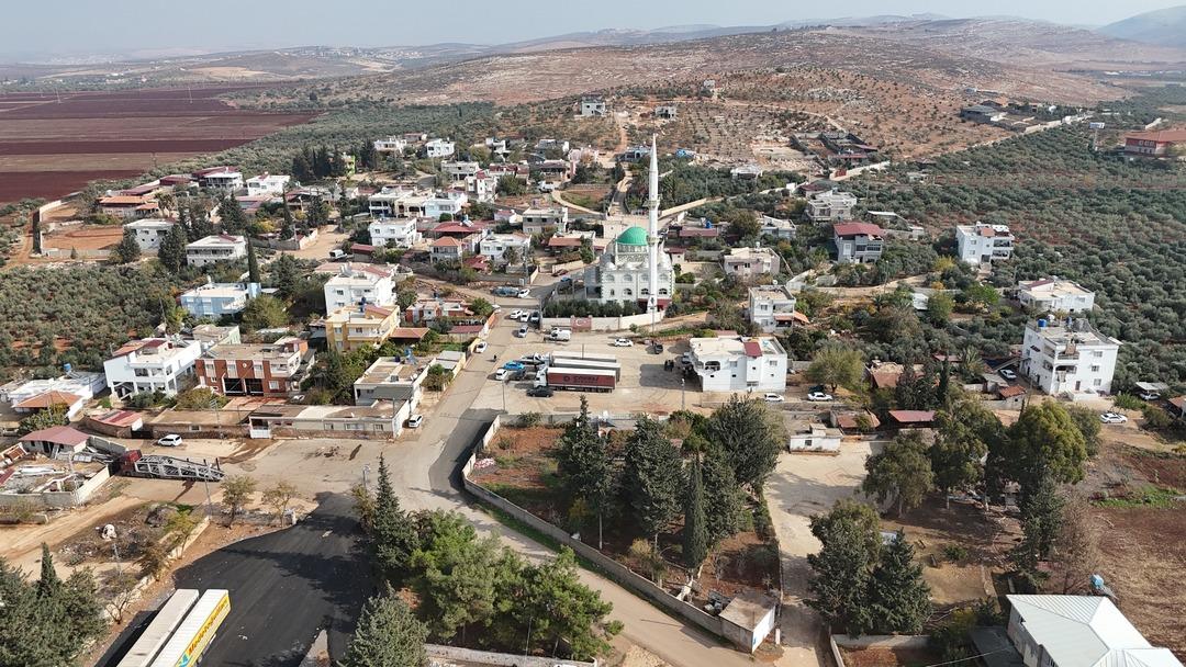 Mezarlar bile öyle... Tüm mahalle aynı soyadı taşıyor! 880 kişi yaşıyor 4