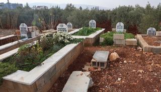 Mezarlar bile öyle... Tüm mahalle aynı soyadı taşıyor!