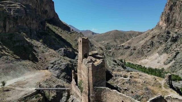 Engüzekkapı Kalesi bin yıllık ihtişamıyla ziyaretçilerini bekliyor 3