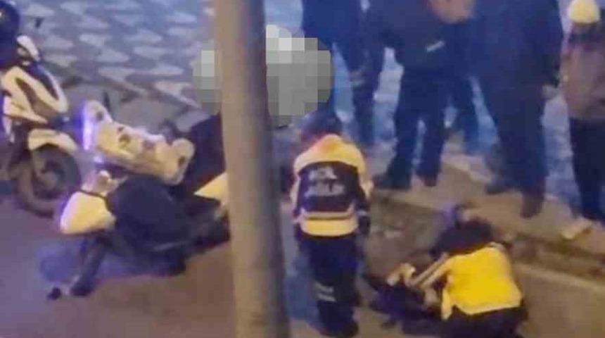 Seyir halindeyken motosikletten d&uuml;şen kurye yaralandı