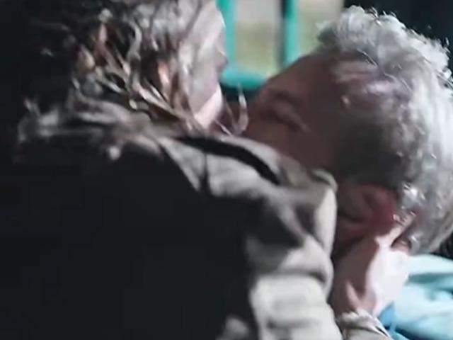 Reytingleri artırmaya &ccedil;alışıyorlardı! Ateşli sahneler g&uuml;ndemde