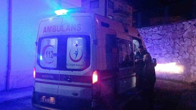 Otomobil istinat duvarından okulun bah&ccedil;esine d&uuml;şt&uuml;: 2 yaralı 2