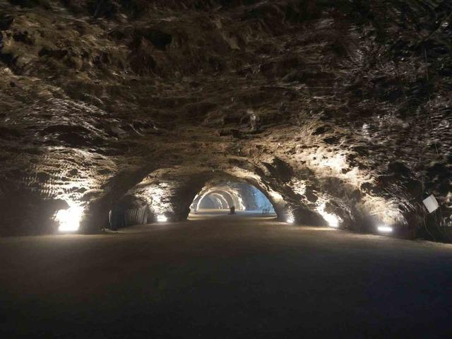 Yerin 150 metre altındaki bu mağarada şifa arıyorlar 1