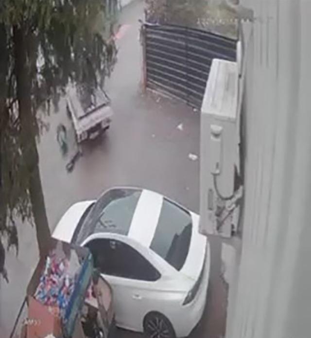 Akıl almaz kazanın g&uuml;venlik g&ouml;r&uuml;nt&uuml;s&uuml; ortaya &ccedil;ıktı 5