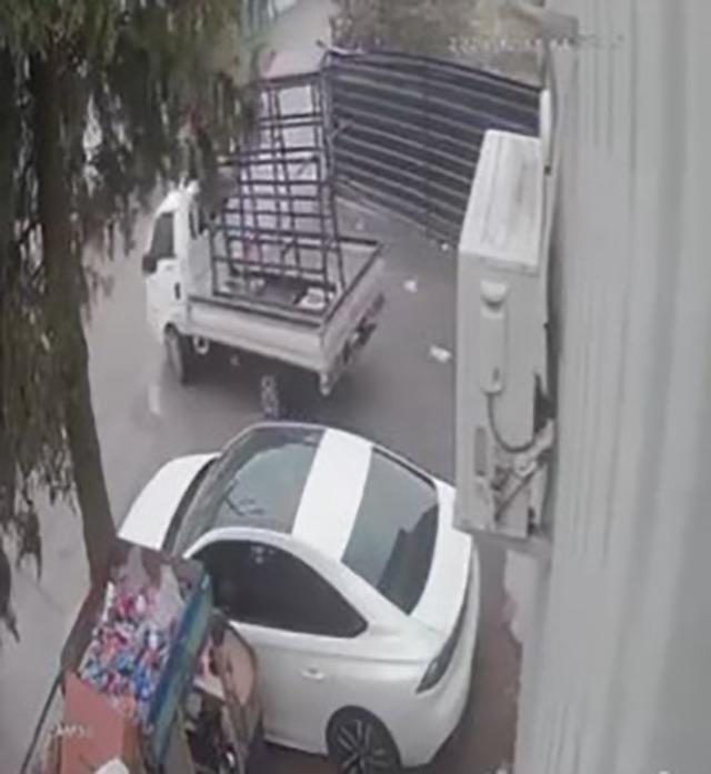 Akıl almaz kazanın g&uuml;venlik g&ouml;r&uuml;nt&uuml;s&uuml; ortaya &ccedil;ıktı 3