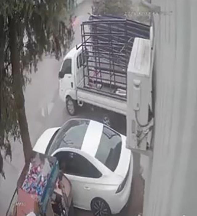 Akıl almaz kazanın g&uuml;venlik g&ouml;r&uuml;nt&uuml;s&uuml; ortaya &ccedil;ıktı 1