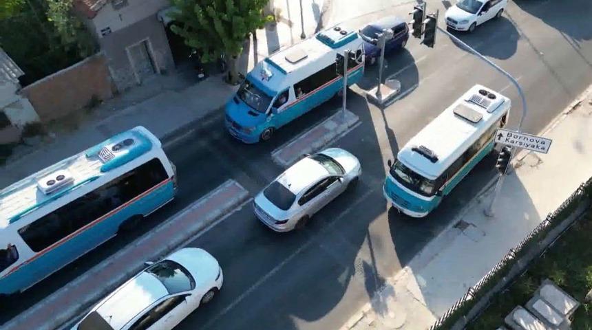 Trafikten ka&ccedil;an dolmuş şof&ouml;r&uuml; 200 metre ters şeritte gitti