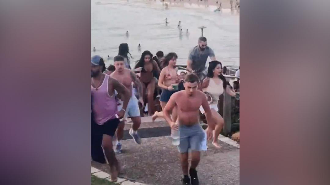 Son dakika | Dünyaca ünlü Bondi Plajı na terör saldırısı: En az 12 can kaybı, saldırgan da öldü! Avustralya daki panik kamerada 9