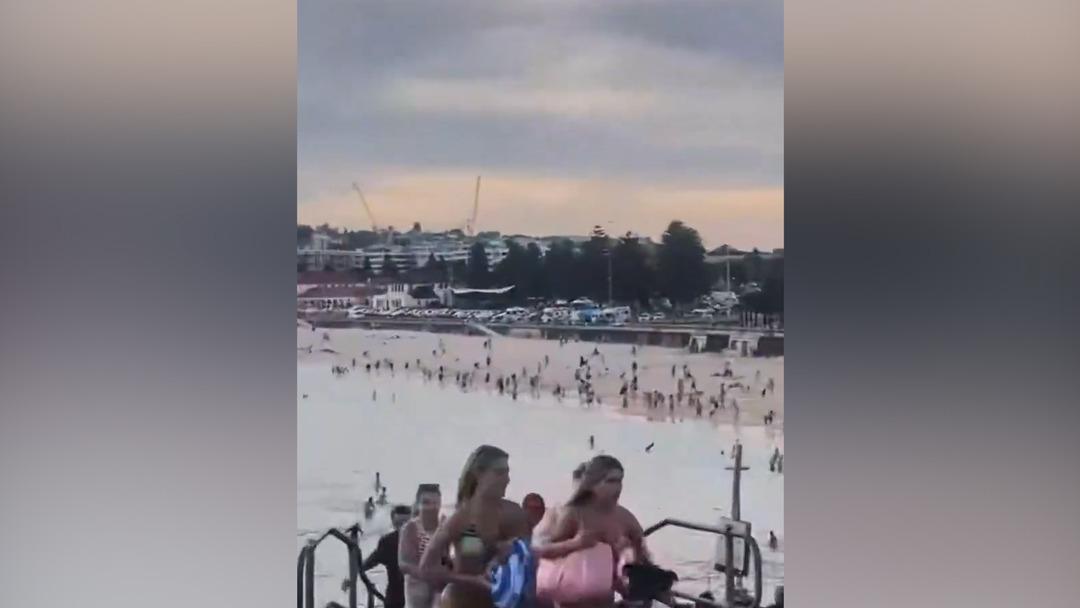 Son dakika | Dünyaca ünlü Bondi Plajı na terör saldırısı: En az 12 can kaybı, saldırgan da öldü! Avustralya daki panik kamerada 13