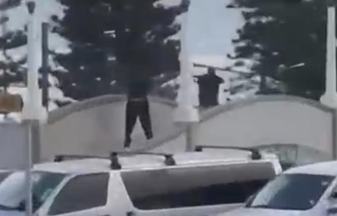 Son dakika | Dünyaca ünlü Bondi Plajı na terör saldırısı: En az 12 can kaybı, saldırgan da öldü! Avustralya daki panik kamerada 6