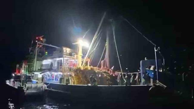 Gece yarısı teknelere baskın