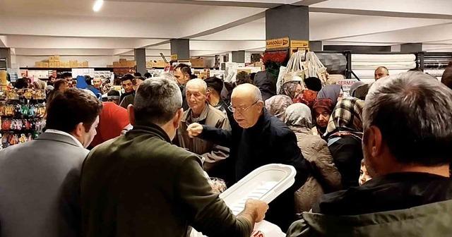 İş yeri açılışında yapılan indirim izdihama sebep oldu 1