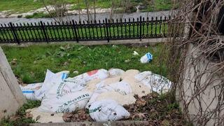 Bilecik’te yol kenarına atılan 15 çuval ekmek hamuru temizlendi