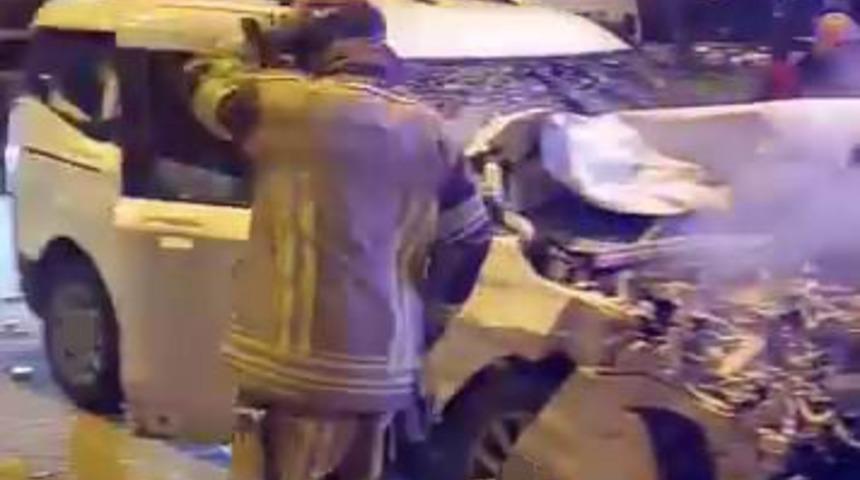 Diyarbakır&rsquo;da zincirleme kaza: 3 yaralı