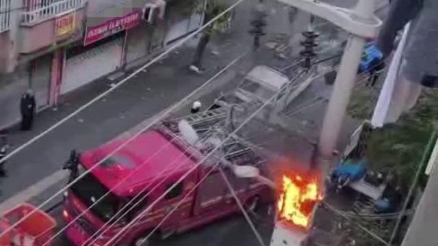 Diyarbakır’da aşırı yüke dayanamayan trafo alev aldı