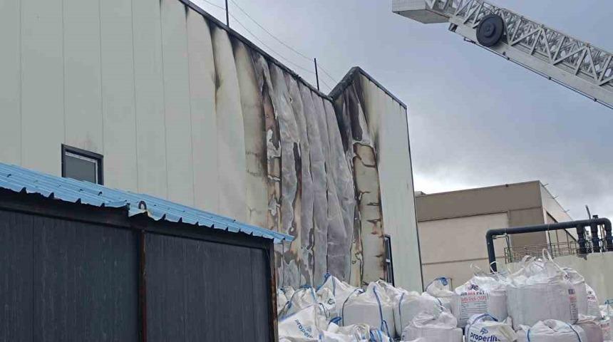 Bolu&rsquo;da fabrika yangını b&uuml;y&uuml;meden s&ouml;nd&uuml;r&uuml;ld&uuml;