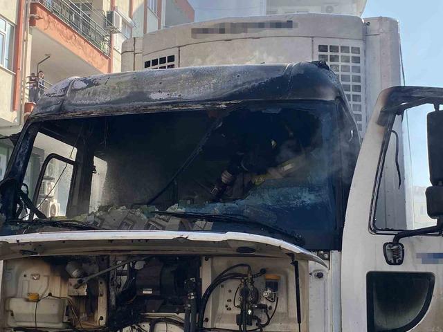 Park halindeyken alev alan kamyon kullanılamaz hale geldi 3