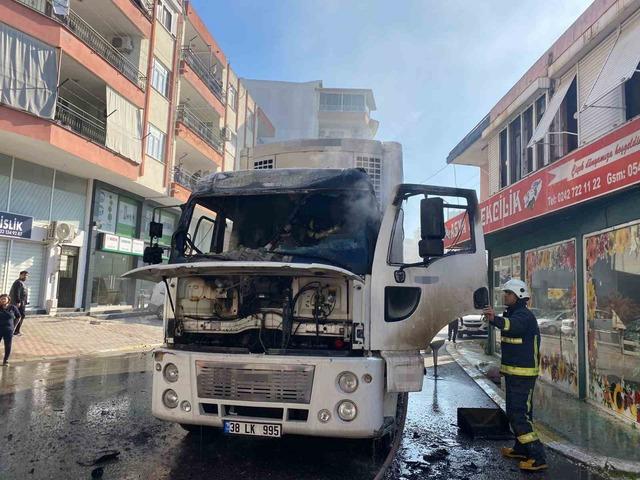 Park halindeyken alev alan kamyon kullanılamaz hale geldi 2