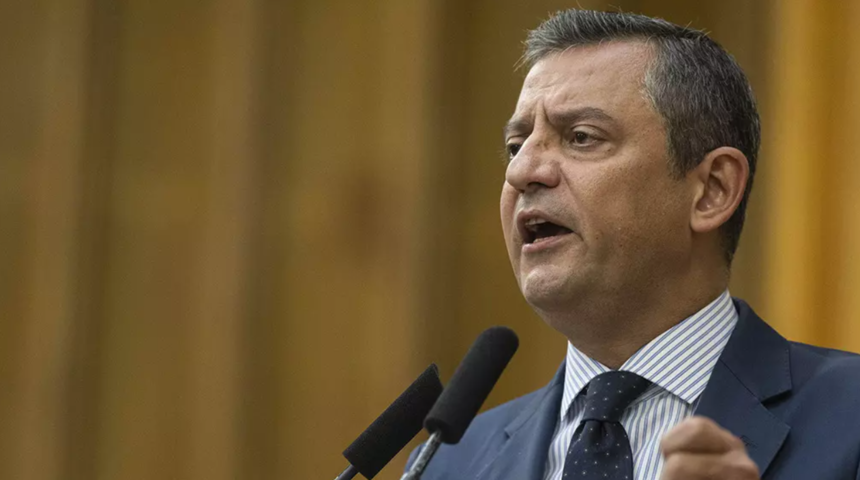 &Ouml;zg&uuml;r &Ouml;zel'in 'cemevi' &ccedil;ıkışına AK Parti'den sert tepki: "B&ouml;yle &ccedil;irkin yakıştırmaları nefret s&ouml;ylemi sayarız ve k&ouml;kten reddederiz"