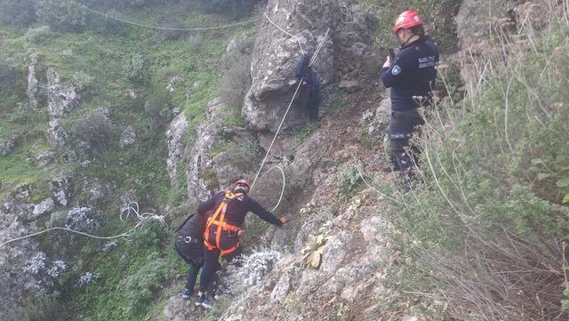 Dağda mahsur kalan vatandaş itfaiye ekiplerince kurtarıldı 1