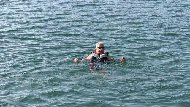Siirt’te Aralık ortasında Botan Vadisinde suya girdiler