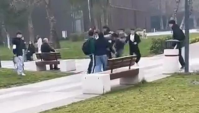 Bursa’da iki grup arasındaki kavga kamerada 1