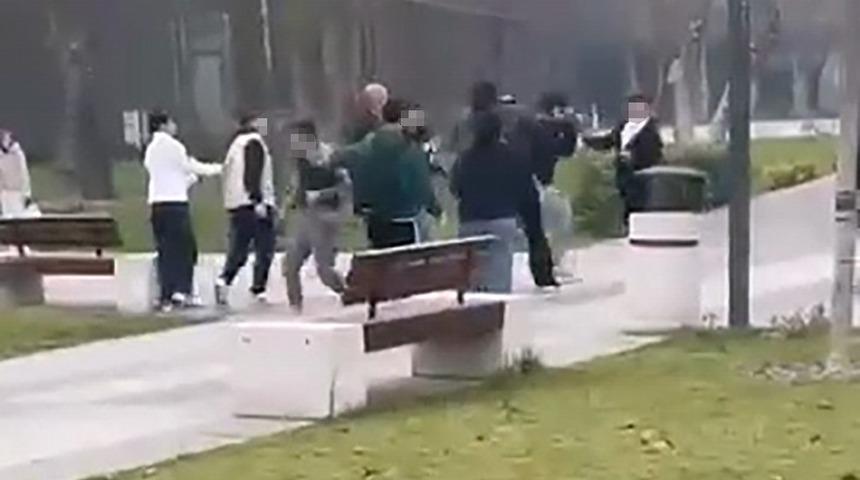 Bursa&rsquo;da iki grup arasındaki kavga kamerada