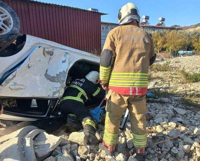 Samandağ’da takla atan otomobilin sürücüsü yaralandı 2