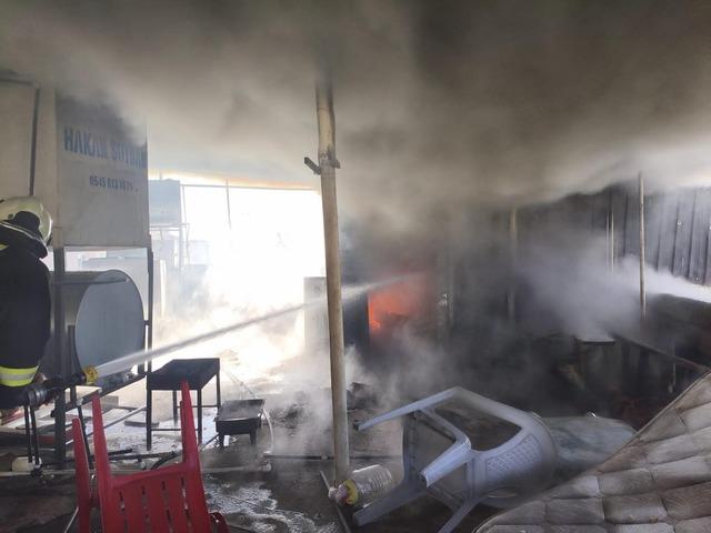 Kırıkhan’da evin çatı katı alevlere teslim oldu 1