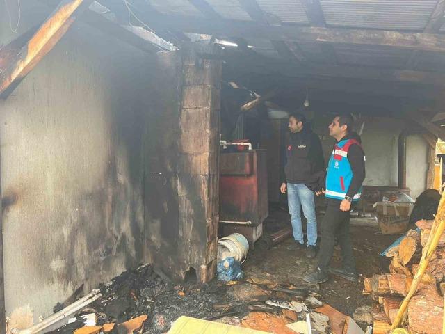 Osmaneli&rsquo;de ev yangını: Eşyalar kullanılamaz hale geldi 5