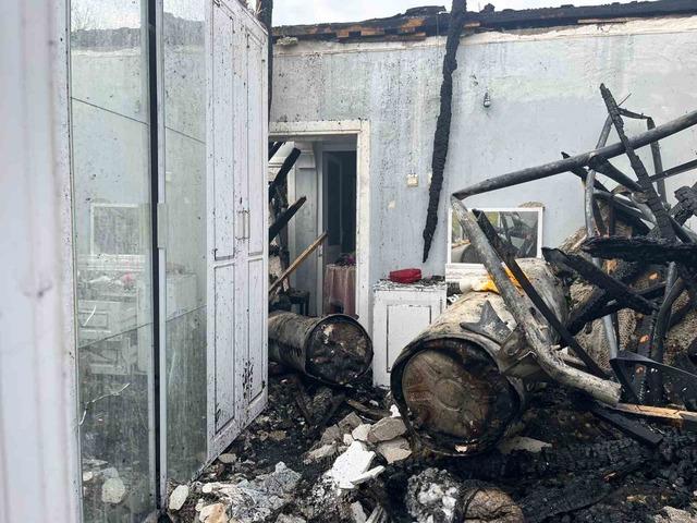 Osmaneli&rsquo;de ev yangını: Eşyalar kullanılamaz hale geldi 4