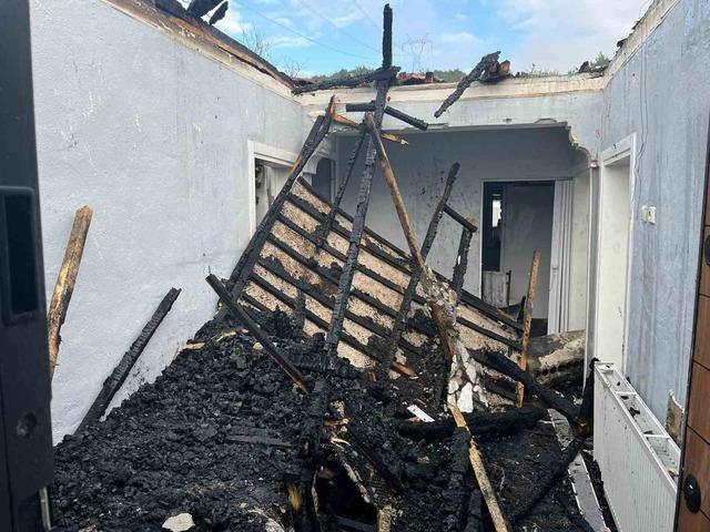 Osmaneli&rsquo;de ev yangını: Eşyalar kullanılamaz hale geldi 1