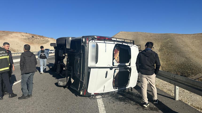 Adıyaman'da minibüsle otomobil çarpıştı: 4 yaralı