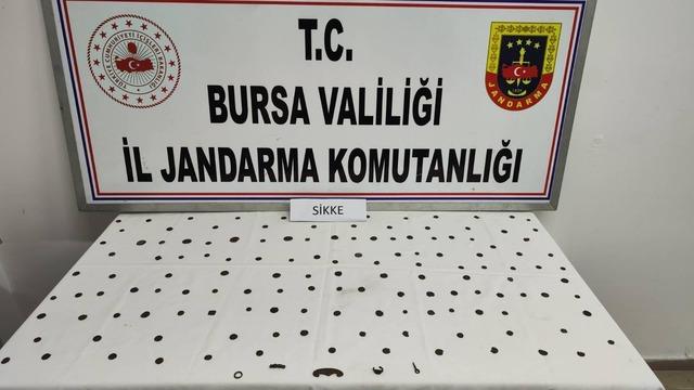Bursa'da tarihi eser operasyonu! 143 sikke ele geçirildi, 2 zanlı yakalandı