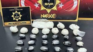 Siirt’te yabancı uyruklu 4 kişinin midesinden 1 kilo uyuşturucu ele geçirildi