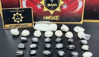 Siirt’te yabancı uyruklu 4 kişinin midesinden 1 kilo uyuşturucu ele geçirildi