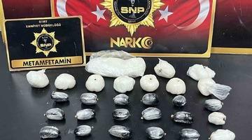 Siirt’te yabancı uyruklu 4 kişinin midesinden 1 kilo uyuşturucu ele geçirildi